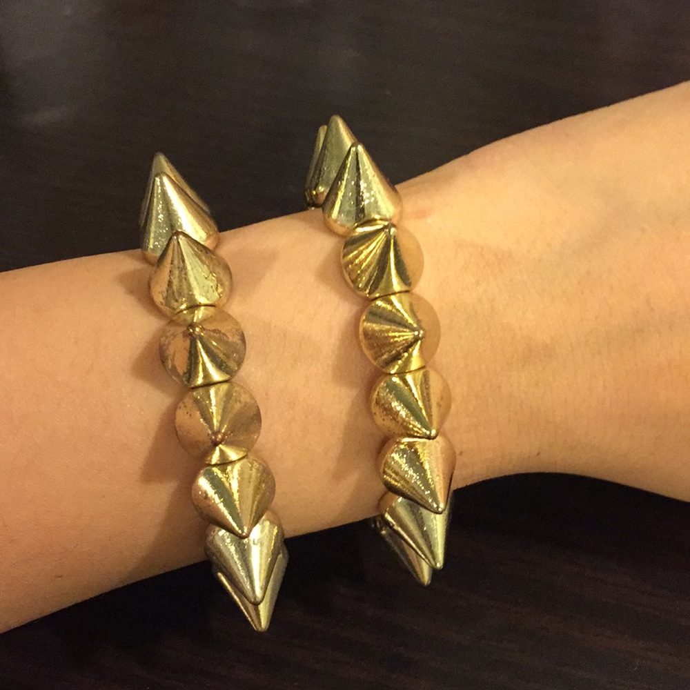 Gold spiked stretchy bracelet - Picture 2 of 6